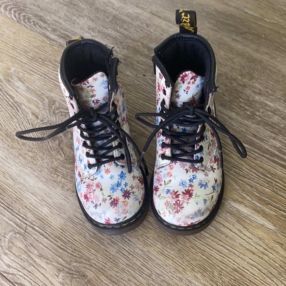 Kids dr marten